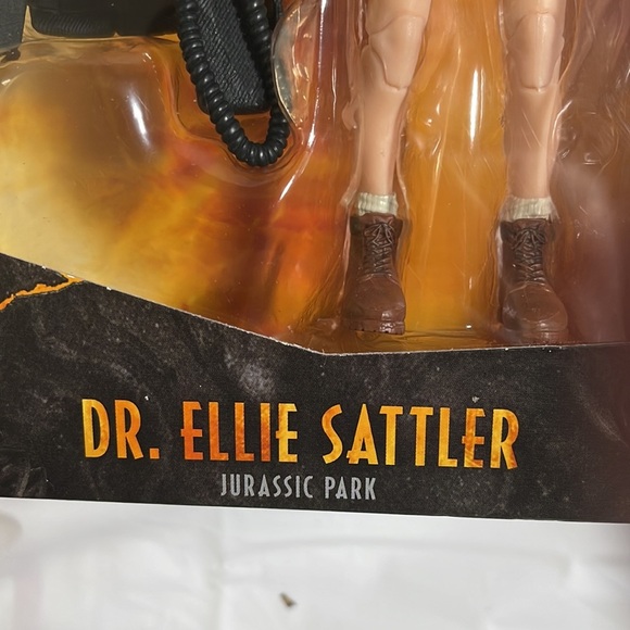 Mattel Jurassic World Amber Collection Dr. Ellie Sattler Figure New - Picture 4 of 6